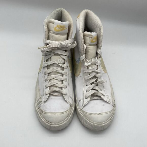 Youth Size 7Y Nike Blazer Mid ‘77 GS ‘Brushstrock White Leather Skate Sneakers - Picture 3 of 9
